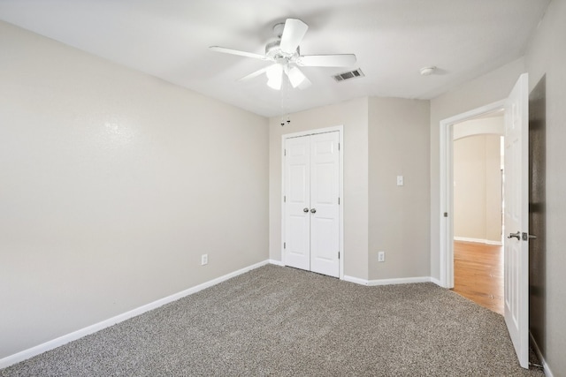 unfurnished bedroom with carpet flooring, a closet, and ceiling fan