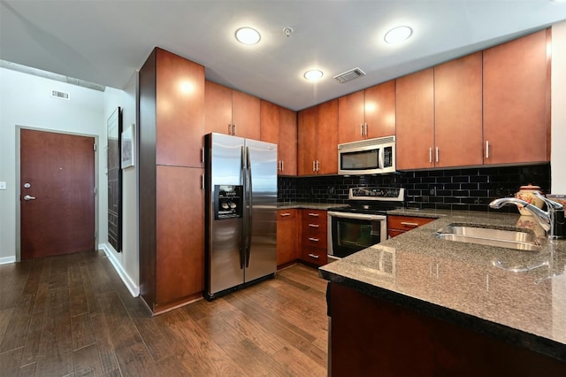 kitchen featuring decorative backsplash, sink, dark hardwood / wood-style floors, and appliances with stainless steel finishes