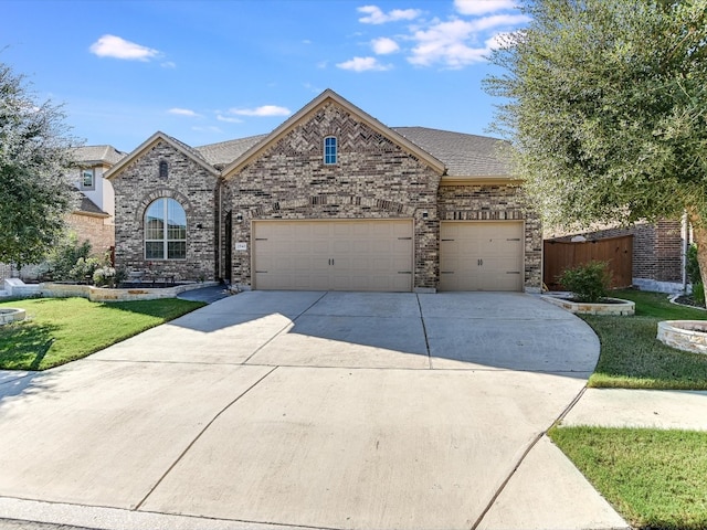 view of front facade featuring a garage and a front yard