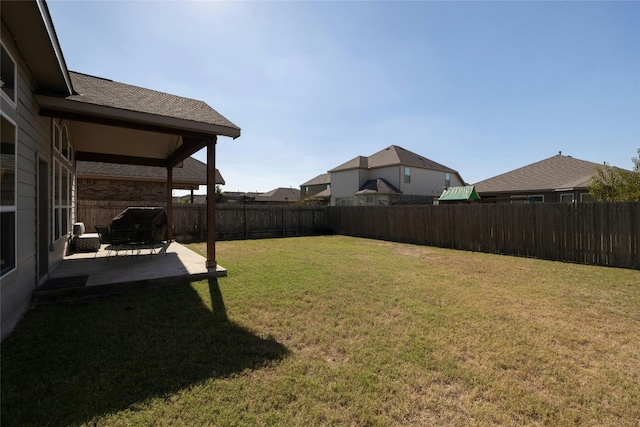 view of yard featuring a patio area