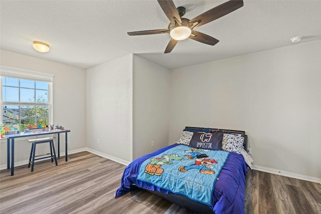 bedroom featuring a textured ceiling, hardwood / wood-style flooring, and ceiling fan