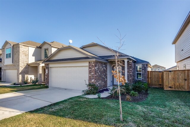 view of front of home featuring a front yard