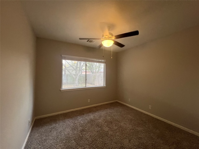 unfurnished room featuring ceiling fan and carpet flooring