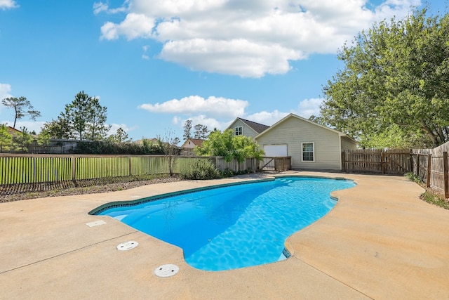 view of swimming pool featuring a patio