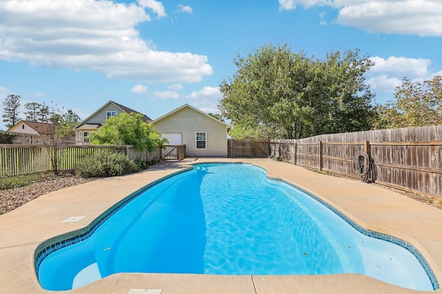 view of swimming pool