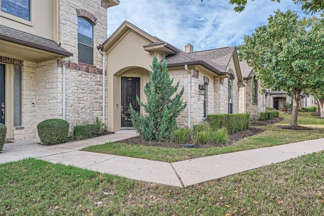 exterior space featuring a front yard