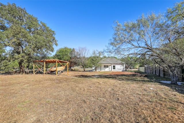 view of yard with a pergola