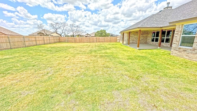 view of yard featuring a patio area