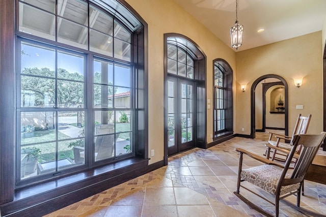 entryway with an inviting chandelier