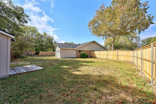 view of yard featuring a fenced backyard