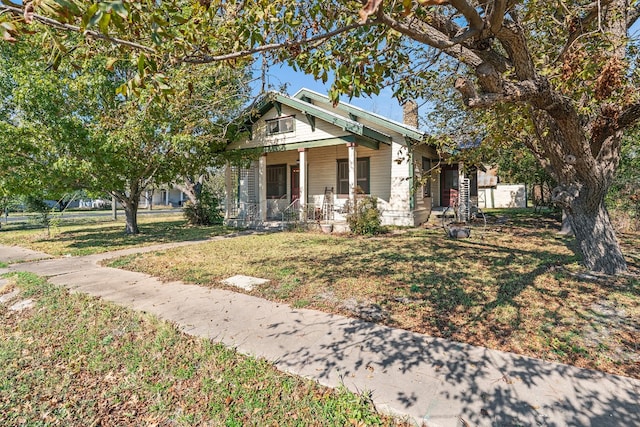 view of front facade with covered porch and a front yard