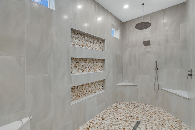 bathroom featuring tiled shower