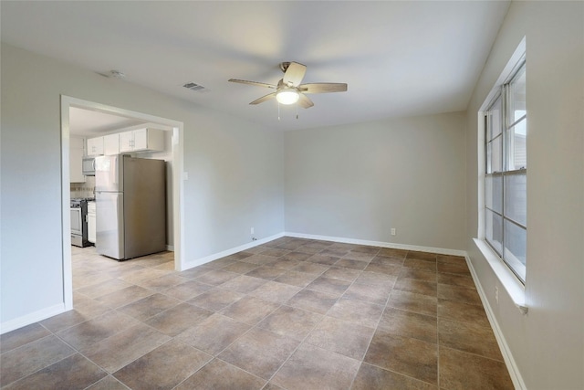 empty room with ceiling fan