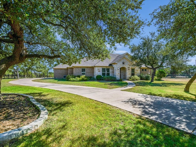 single story home with a front yard