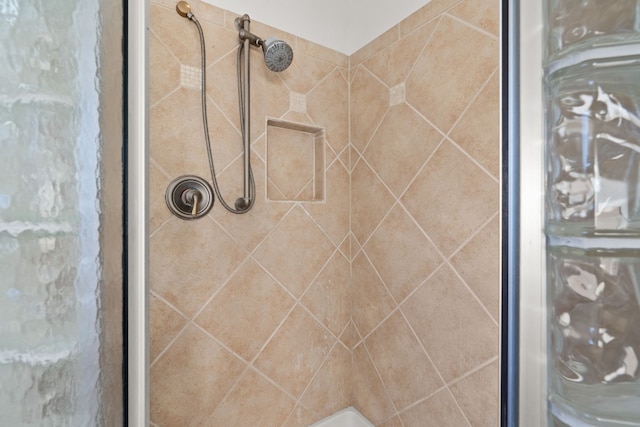 bathroom featuring tiled shower