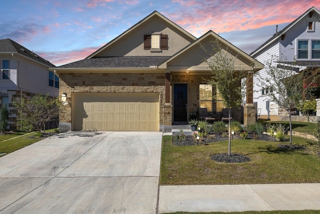 view of front facade featuring a yard and a garage