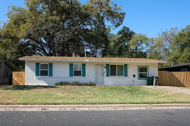 ranch-style home with a front yard