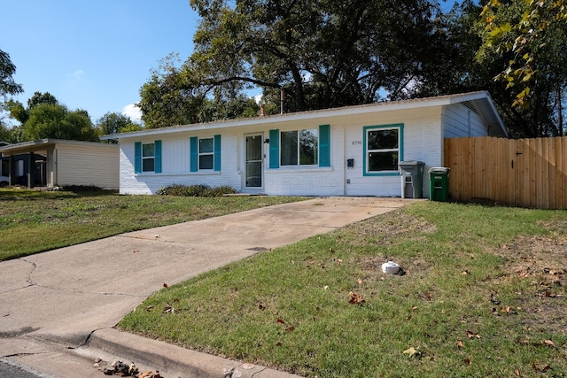 ranch-style home with a front lawn