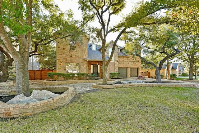 view of front of house featuring a front lawn