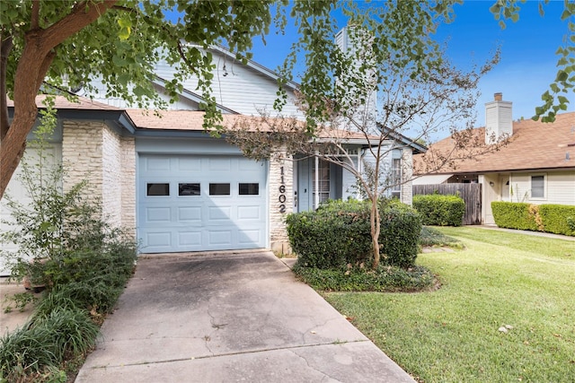 view of front facade featuring a garage and a front yard