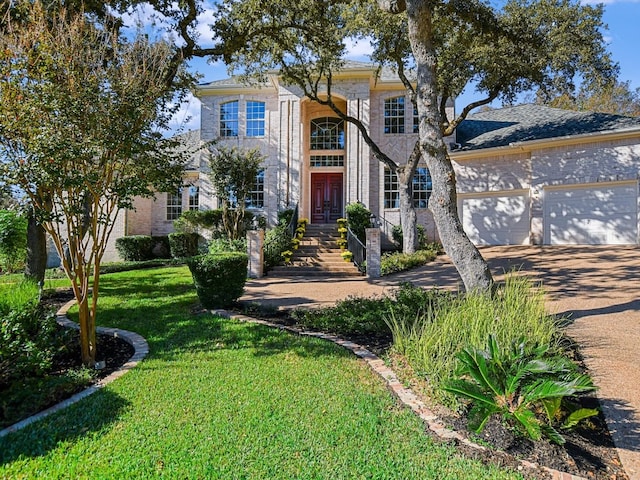 view of front facade featuring a front lawn and a garage