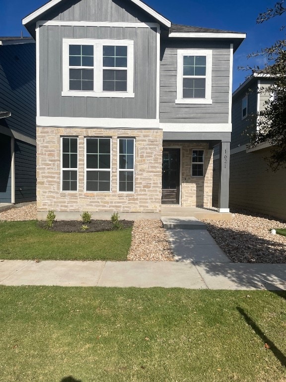 view of front of home with a front yard