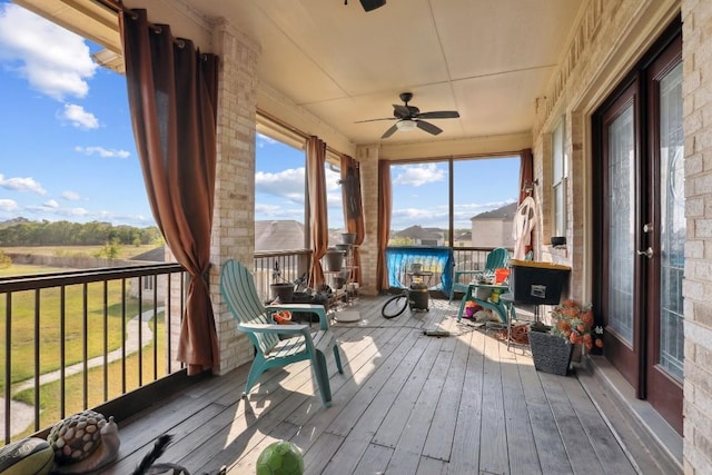 sunroom featuring ceiling fan