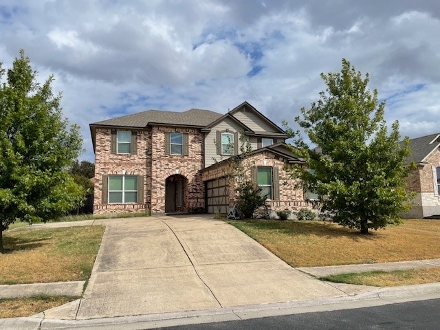 view of front facade featuring a front lawn