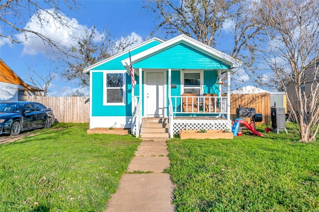 bungalow featuring a front lawn and covered porch