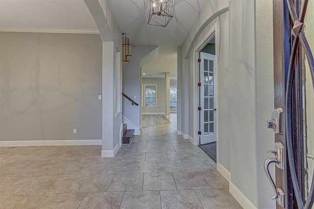 foyer featuring a chandelier and ornamental molding