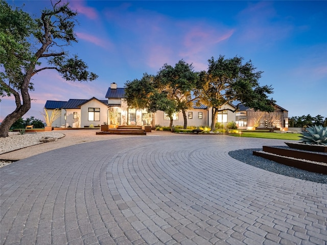 view of modern farmhouse style home