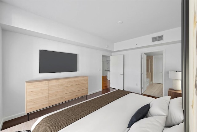 54 Rainey St Unit 613, Austin, TX 78701 - bedroom featuring baseboards