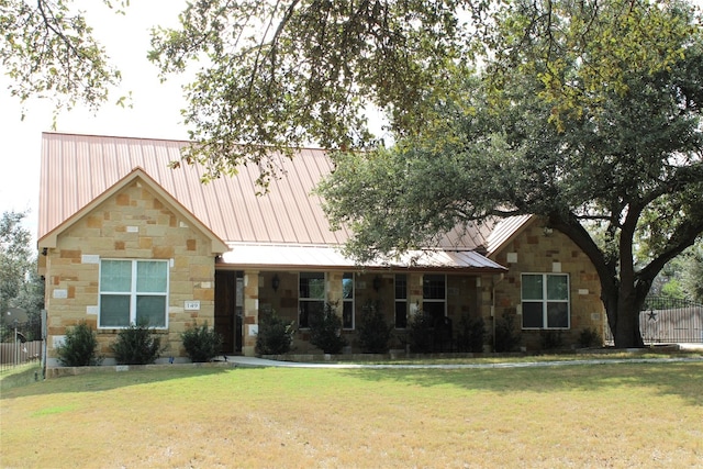 view of front facade featuring a front yard