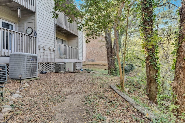 view of yard with central AC unit