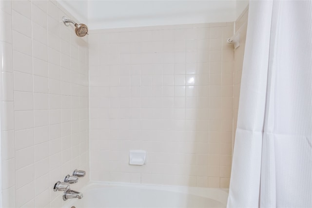 bathroom featuring shower / tub combo