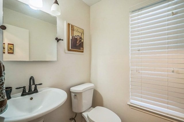 bathroom featuring toilet and sink