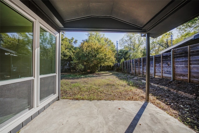 view of yard featuring a patio area