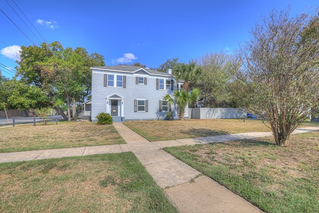 view of front facade with a front yard