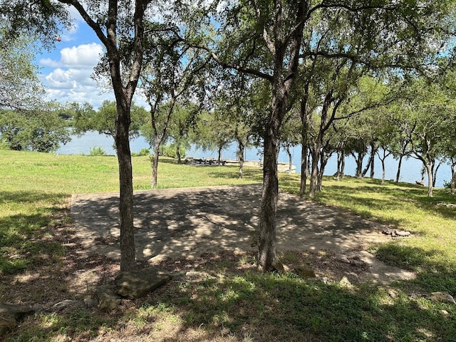 view of yard featuring a water view