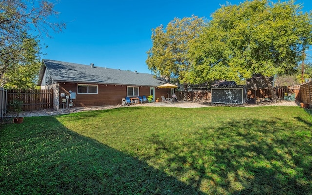 view of yard featuring a patio area