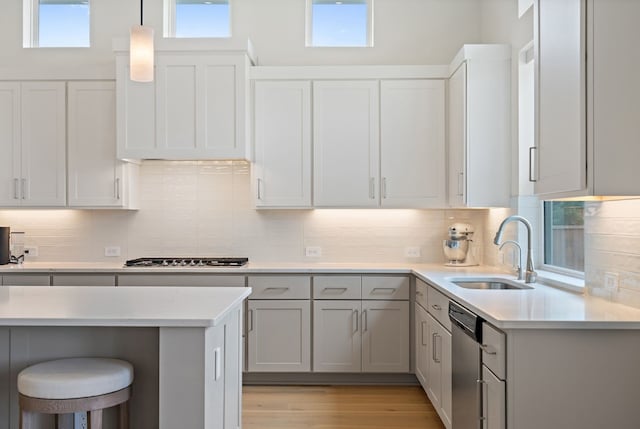 301 Miranda Way, Georgetown, TX 78633 - kitchen with appliances with stainless steel finishes, light countertops, tasteful backsplash, and light wood finished floors