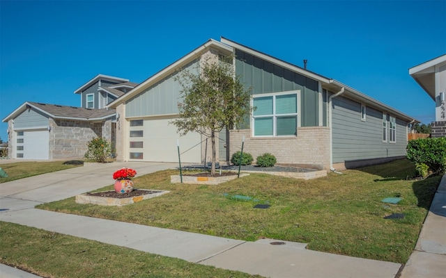 view of front of house featuring a front yard and a garage