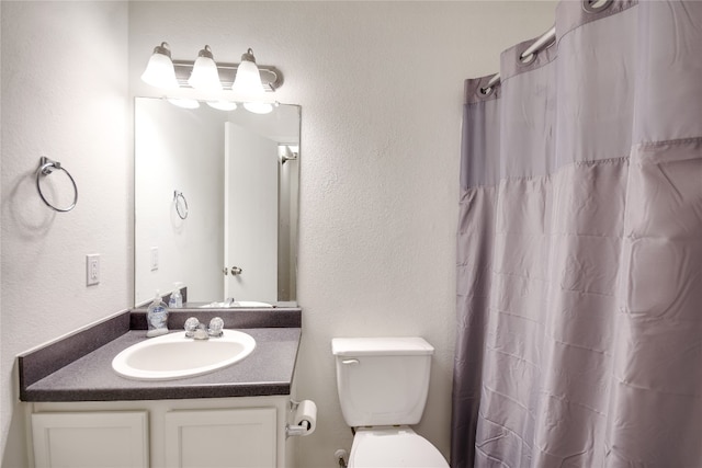 bathroom with a shower with curtain, vanity, and toilet