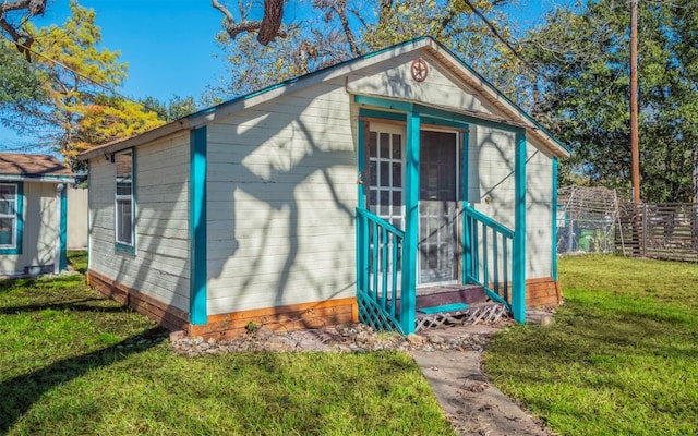 view of outdoor structure featuring a yard