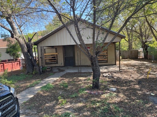 view of front of property