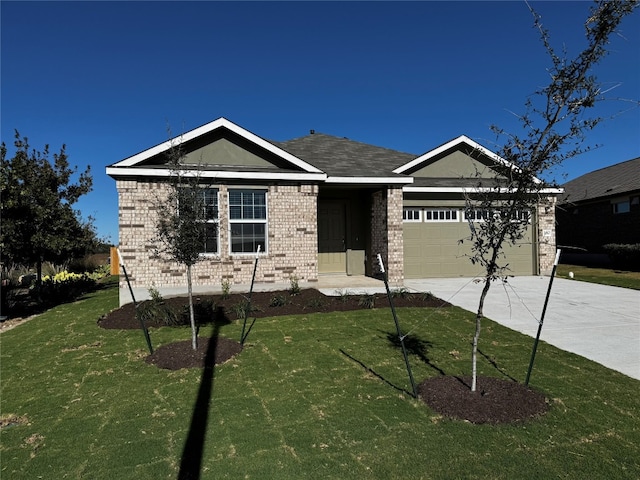 view of front facade featuring a front yard and a garage