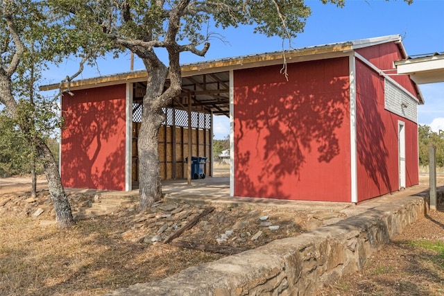 view of side of home featuring an outdoor structure