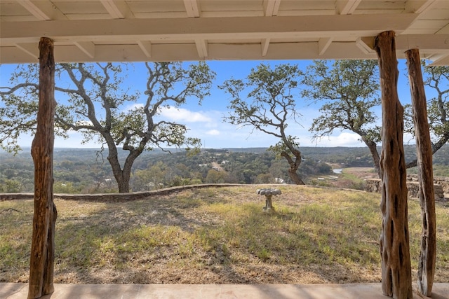 view of yard featuring a rural view