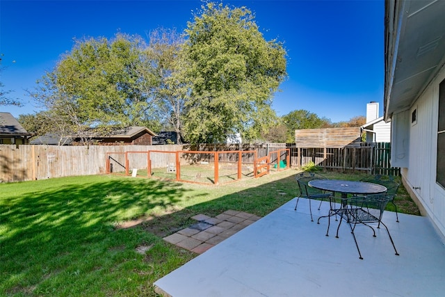 view of yard featuring a patio