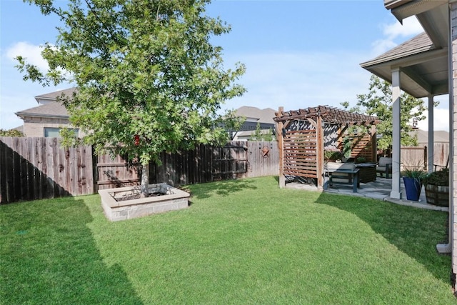 view of yard featuring a pergola and a patio area